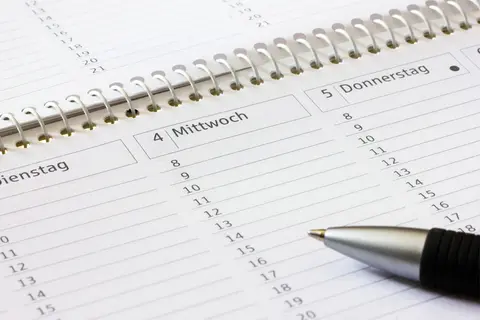 Agenda mit Stift